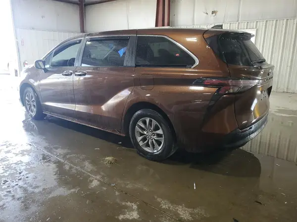 5TDYSKFC2PS099048 2023 TOYOTA SIENNA - Image 2