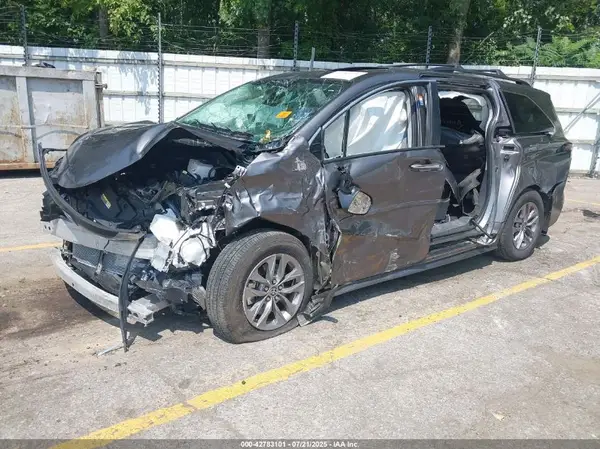 5TDYSKFC2RS125232 2024 TOYOTA SIENNA - Image 2