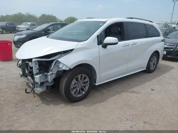 5TDYSKFC2TS242235 2026 TOYOTA SIENNA - Image 2