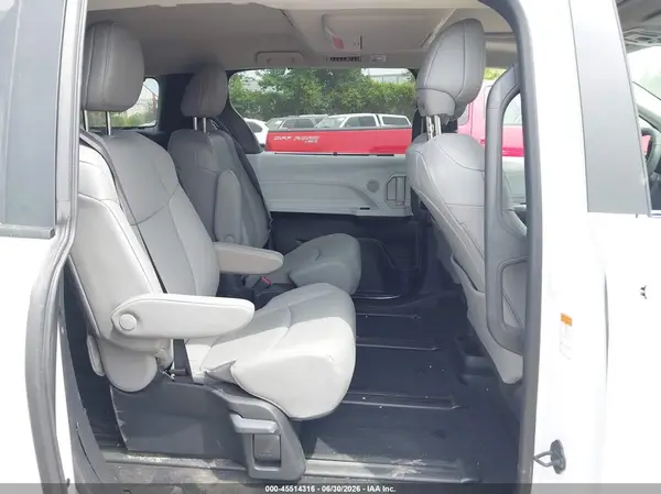 5TDYSKFC2TS242235 2026 TOYOTA SIENNA - Image 8