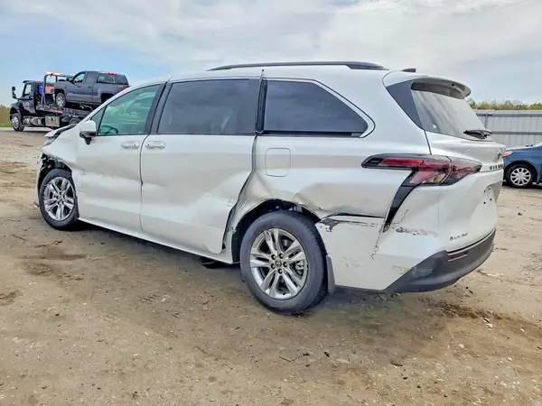 5TDYSKFC2TS251775 2026 TOYOTA SIENNA - Image 2