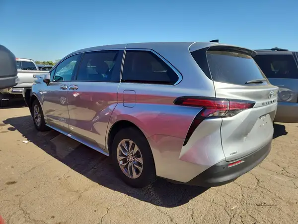 5TDYSKFC3MS009479 2021 TOYOTA SIENNA - Image 2