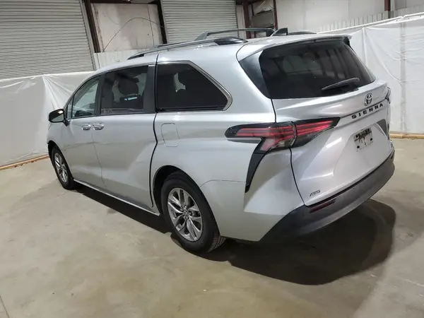 5TDYSKFC3NS072194 2022 TOYOTA SIENNA - Image 2