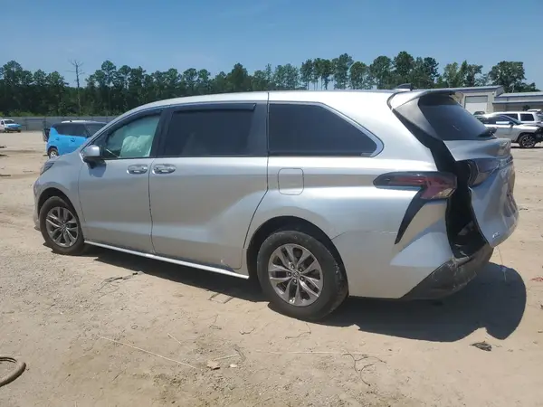 5TDYSKFC3PS098717 2023 TOYOTA SIENNA - Image 2