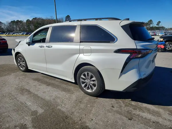 5TDYSKFC3RS123876 2024 TOYOTA SIENNA - Image 2