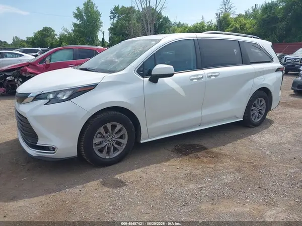 5TDYSKFC3RS143173 2024 TOYOTA SIENNA - Image 2