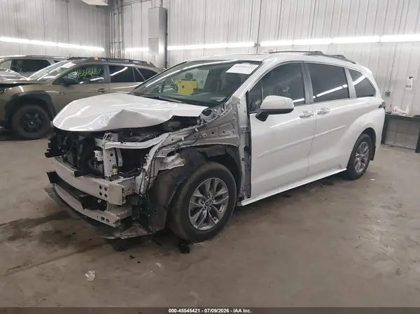 5TDYSKFC3SS160982 2025 TOYOTA SIENNA - Image 2