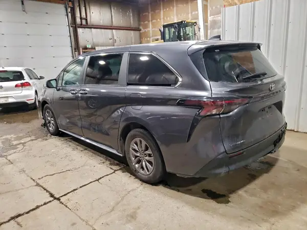 5TDYSKFC3SS179290 2025 TOYOTA SIENNA - Image 2