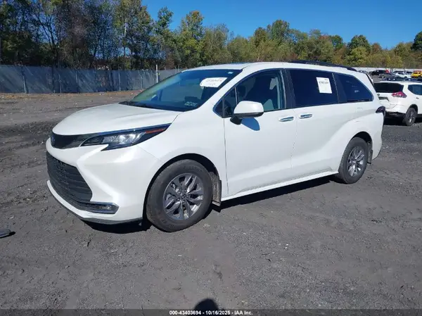 5TDYSKFC4NS069398 2022 TOYOTA SIENNA - Image 2