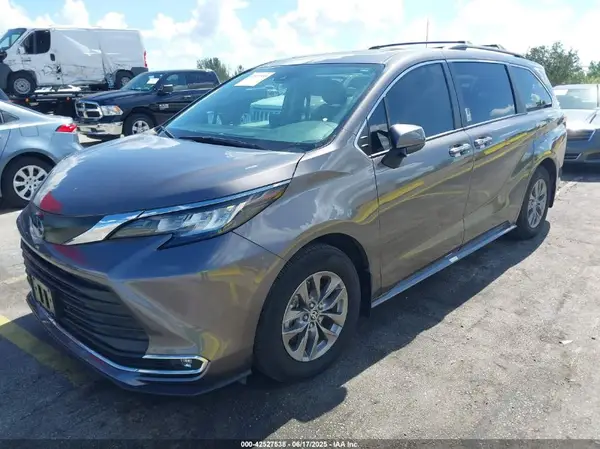 5TDYSKFC4PS076631 2023 TOYOTA SIENNA - Image 2