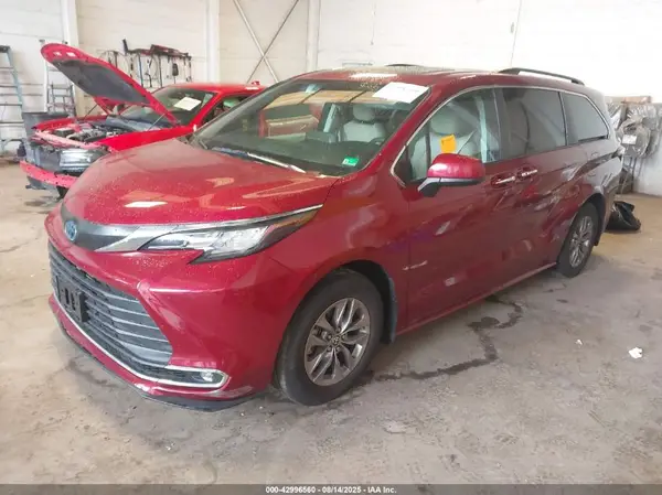 5TDYSKFC4PS087628 2023 TOYOTA SIENNA - Image 2