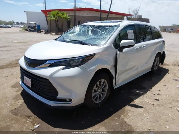 5TDYSKFC4RS134756 2024 TOYOTA SIENNA - Image 2