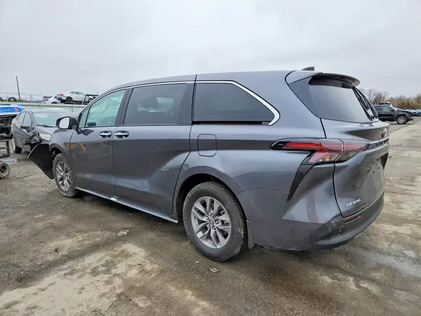5TDYSKFC4SS181260 2025 TOYOTA SIENNA - Image 2