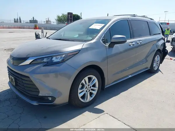 5TDYSKFC4TS235724 2026 TOYOTA SIENNA - Image 2