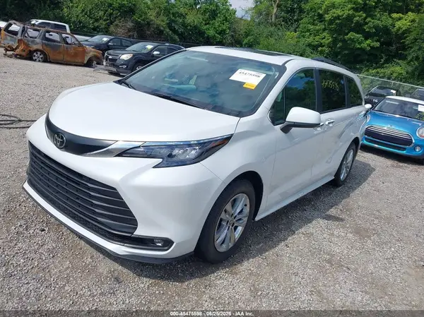 5TDYSKFC4TS245069 2026 TOYOTA SIENNA - Image 2