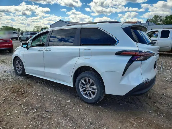 5TDYSKFC5PS077206 2023 TOYOTA SIENNA - Image 2