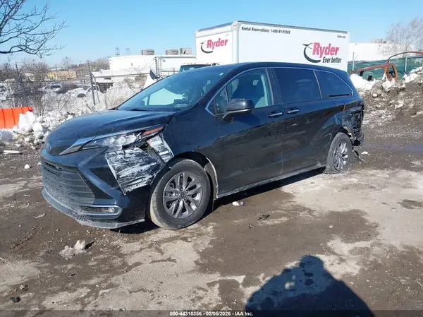 5TDYSKFC5RS109526 2024 TOYOTA SIENNA - Image 2