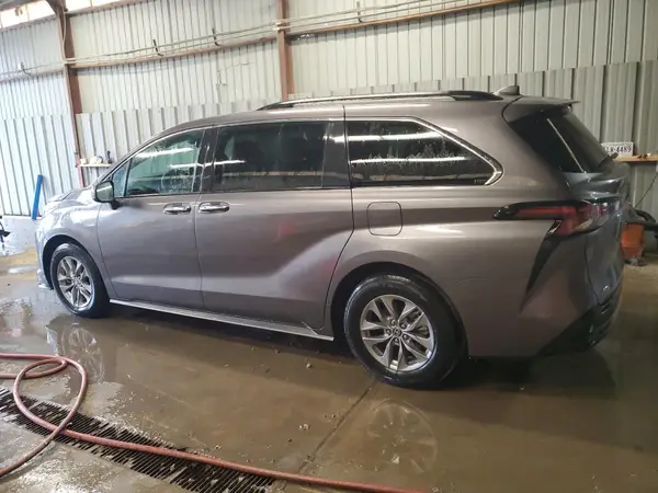 5TDYSKFC5RS118758 2024 TOYOTA SIENNA - Image 2