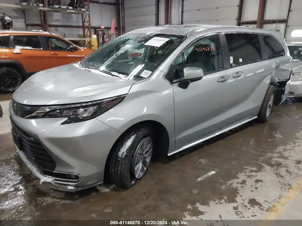 5TDYSKFC5RS135866 2024 TOYOTA SIENNA - Image 2