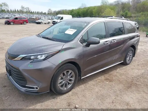 5TDYSKFC5RS139626 2024 TOYOTA SIENNA - Image 2