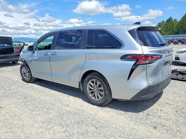 5TDYSKFC6MS002655 2021 TOYOTA SIENNA - Image 2