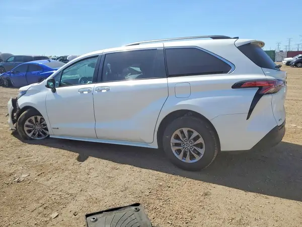 5TDYSKFC6MS033629 2021 TOYOTA SIENNA - Image 2