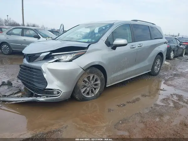 5TDYSKFC6NS050142 2022 TOYOTA SIENNA - Image 2