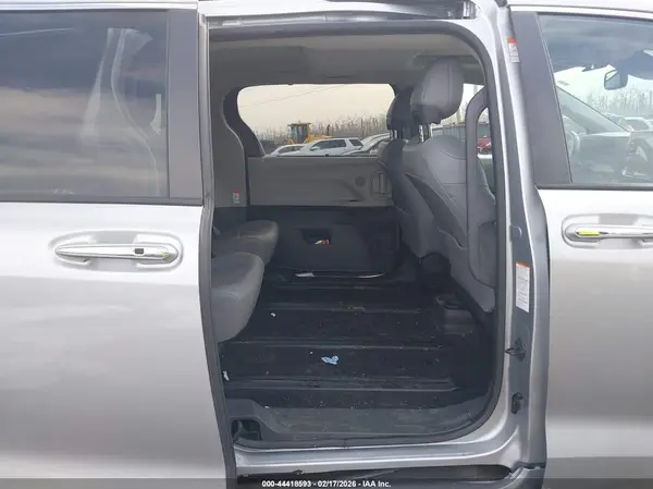 5TDYSKFC6NS050142 2022 TOYOTA SIENNA - Image 8