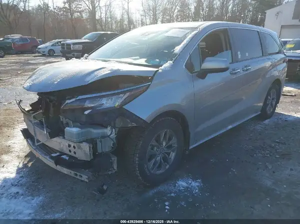 5TDYSKFC6PS107992 2023 TOYOTA SIENNA - Image 2