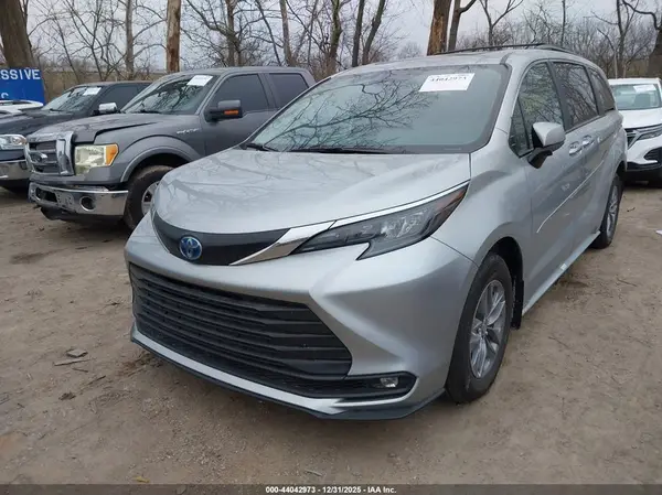 5TDYSKFC6SS165125 2025 TOYOTA SIENNA - Image 2