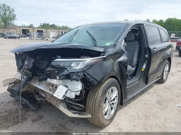 5TDYSKFC6TS257885 2026 TOYOTA SIENNA - Image 2