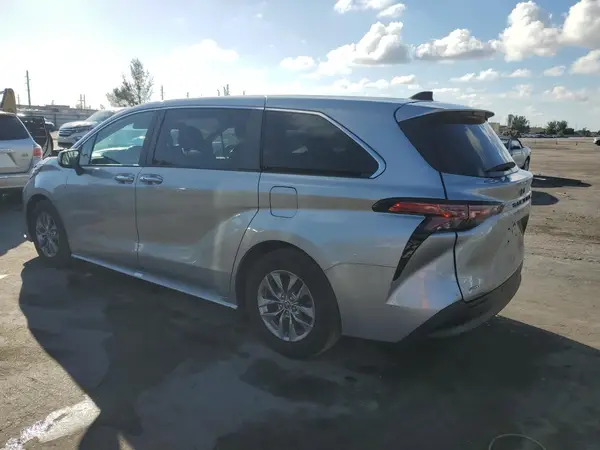 5TDYSKFC7MS009632 2021 TOYOTA SIENNA - Image 2
