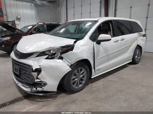 5TDYSKFC7MS018041 2021 TOYOTA SIENNA - Image 2