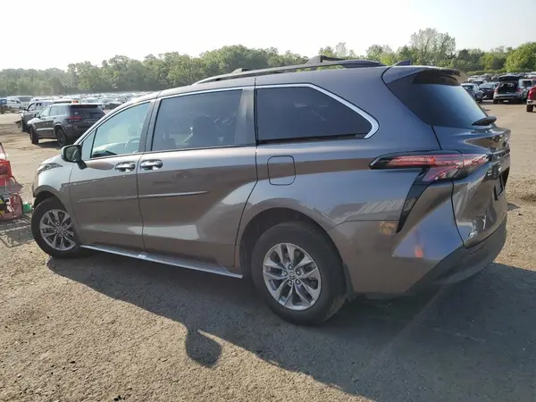 5TDYSKFC7NS069217 2022 TOYOTA SIENNA - Image 2