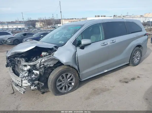 5TDYSKFC7NS071873 2022 TOYOTA SIENNA - Image 2