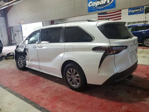 5TDYSKFC7PS079216 2023 TOYOTA SIENNA - Image 2