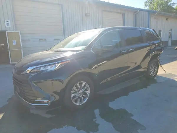 5TDYSKFC7PS090684 2023 TOYOTA SIENNA - Image 1