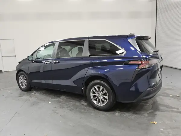 5TDYSKFC7RS114937 2024 TOYOTA SIENNA - Image 2