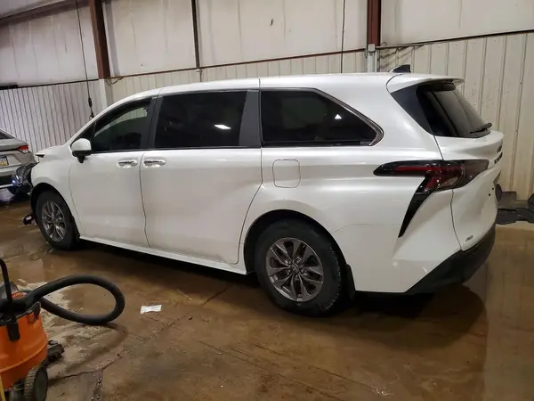5TDYSKFC7RS121919 2024 TOYOTA SIENNA - Image 2