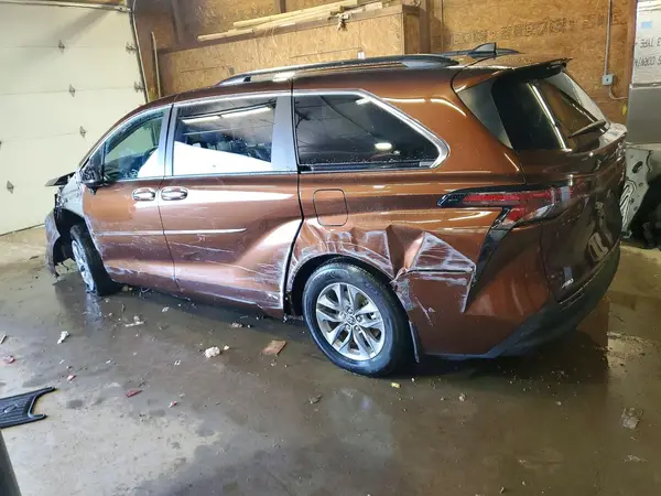 5TDYSKFC7RS136937 2024 TOYOTA SIENNA - Image 2