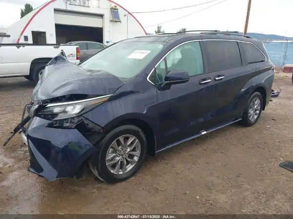 5TDYSKFC7RS138235 2024 TOYOTA SIENNA - Image 2
