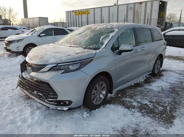 5TDYSKFC7SS202425 2025 TOYOTA SIENNA - Image 2