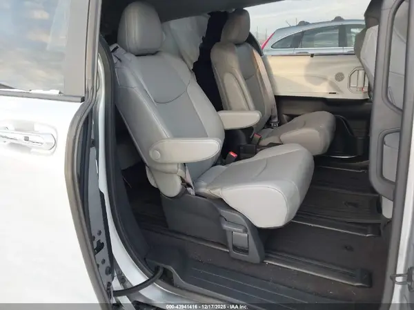 5TDYSKFC7SS202425 2025 TOYOTA SIENNA - Image 8