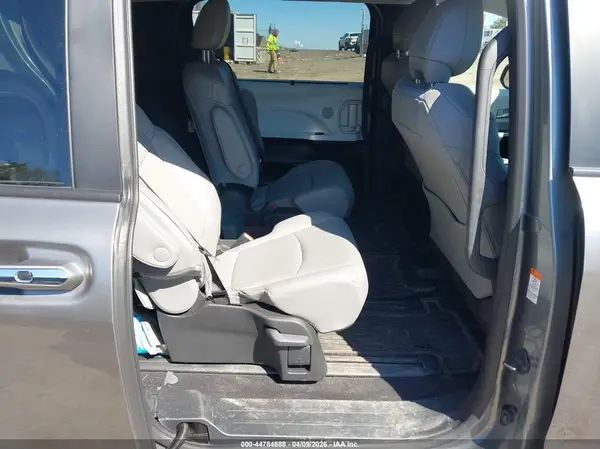 5TDYSKFC7TS228458 2026 TOYOTA SIENNA - Image 8