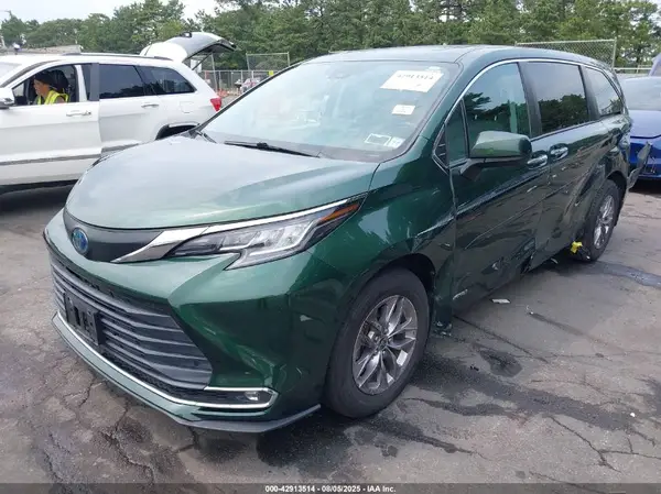 5TDYSKFC8MS017142 2021 TOYOTA SIENNA - Image 2