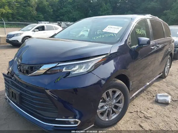 5TDYSKFC8NS051809 2022 TOYOTA SIENNA - Image 2