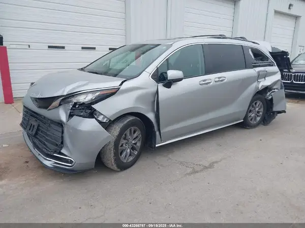 5TDYSKFC8NS063233 2022 TOYOTA SIENNA - Image 2