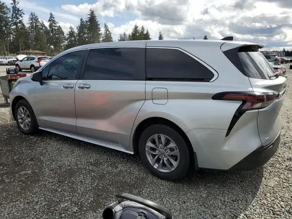 5TDYSKFC8PS077927 2023 TOYOTA SIENNA - Image 2
