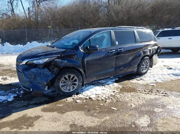 5TDYSKFC8PS108125 2023 TOYOTA SIENNA - Image 2
