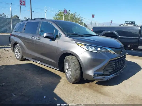 5TDYSKFC8RS124909 2024 TOYOTA SIENNA - Image 1
